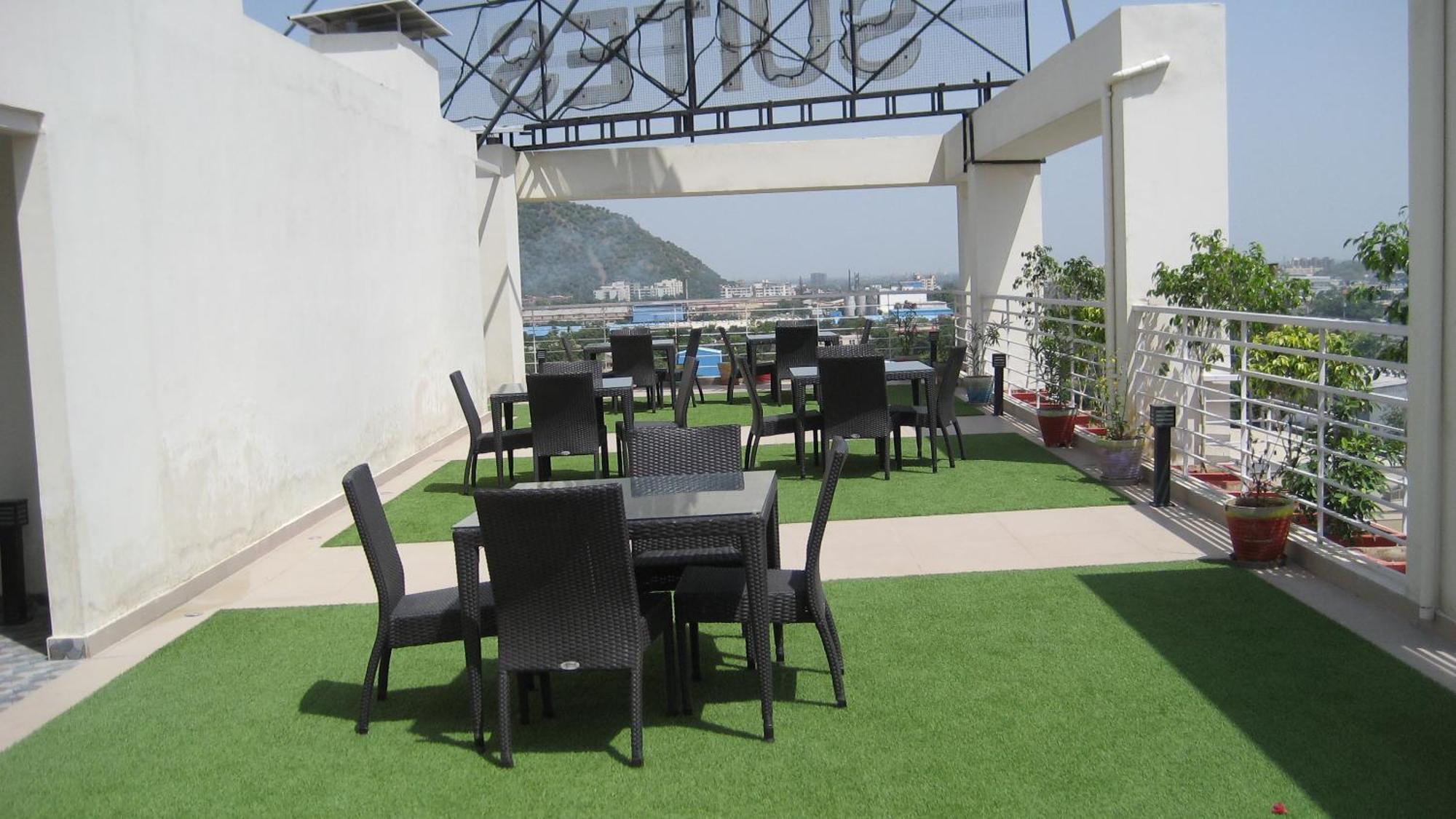Starlit Suites Neemrana Exteriör bild