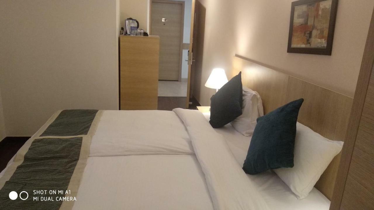 Starlit Suites Neemrana Exteriör bild