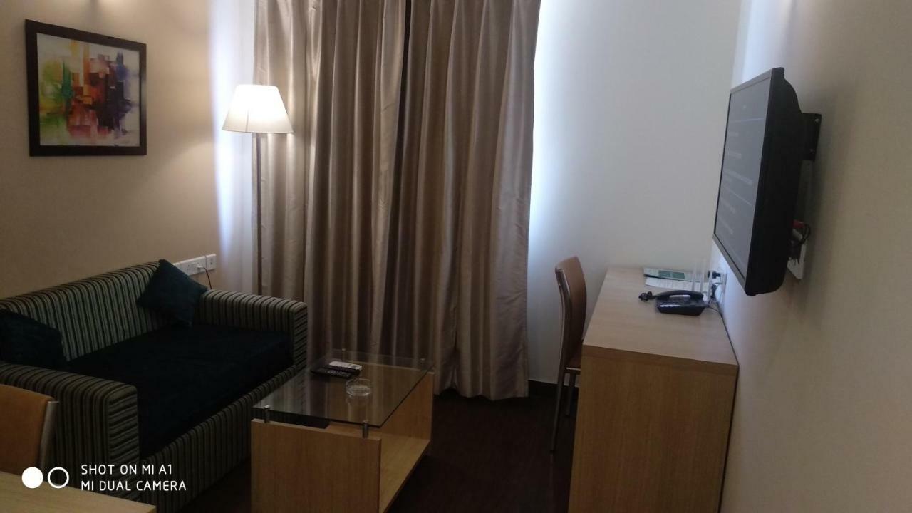 Starlit Suites Neemrana Exteriör bild